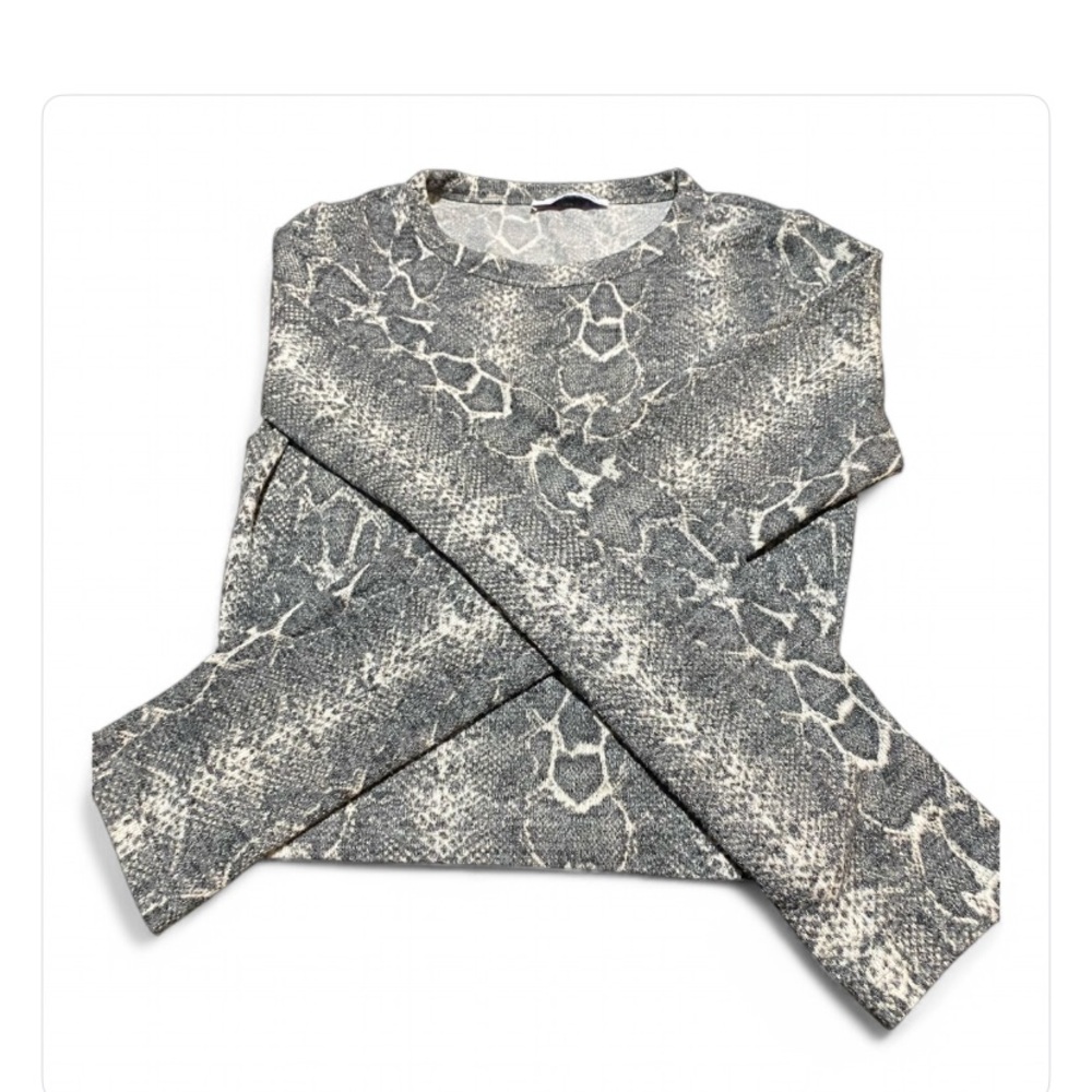 Zara sz M Snake Print top